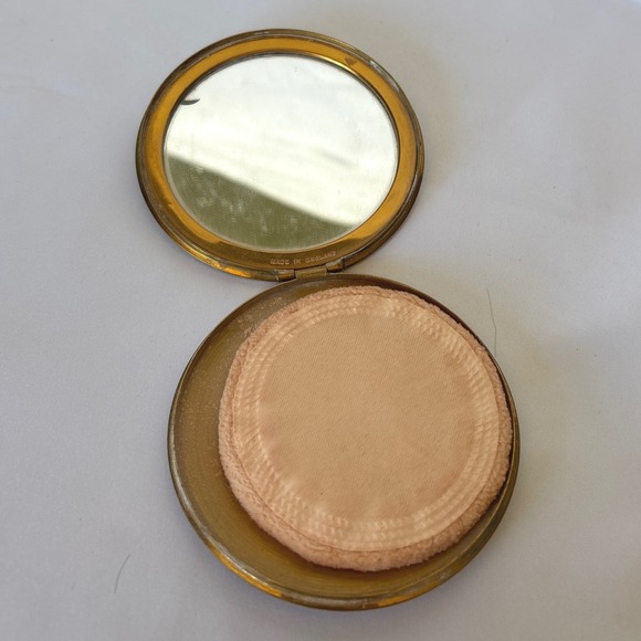 Vintage Rock of Gibraltar Souvenir Brass Powder Compact Made in England 3 inch - Picture 3 of 7